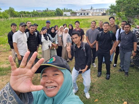 Mahasiswa D-III Budidaya Peternakan FP USK Ke Kebun Ulat Sutera Di Dayah Darul Ihsan Abu Hasan Krueng Kalee, Aceh Besar