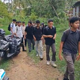 Mahasiswa D-III Budidaya Peternakan FP USK Kunjungi Kandang Ayam Petelur Di Tungkop, Aceh Besar